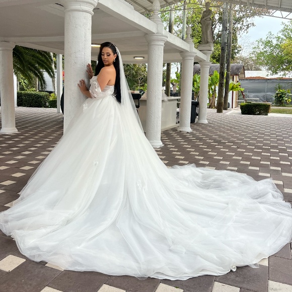 Milla Nova Wedding Gown Dress (Vincenza Collection) - Picture 4 of 14